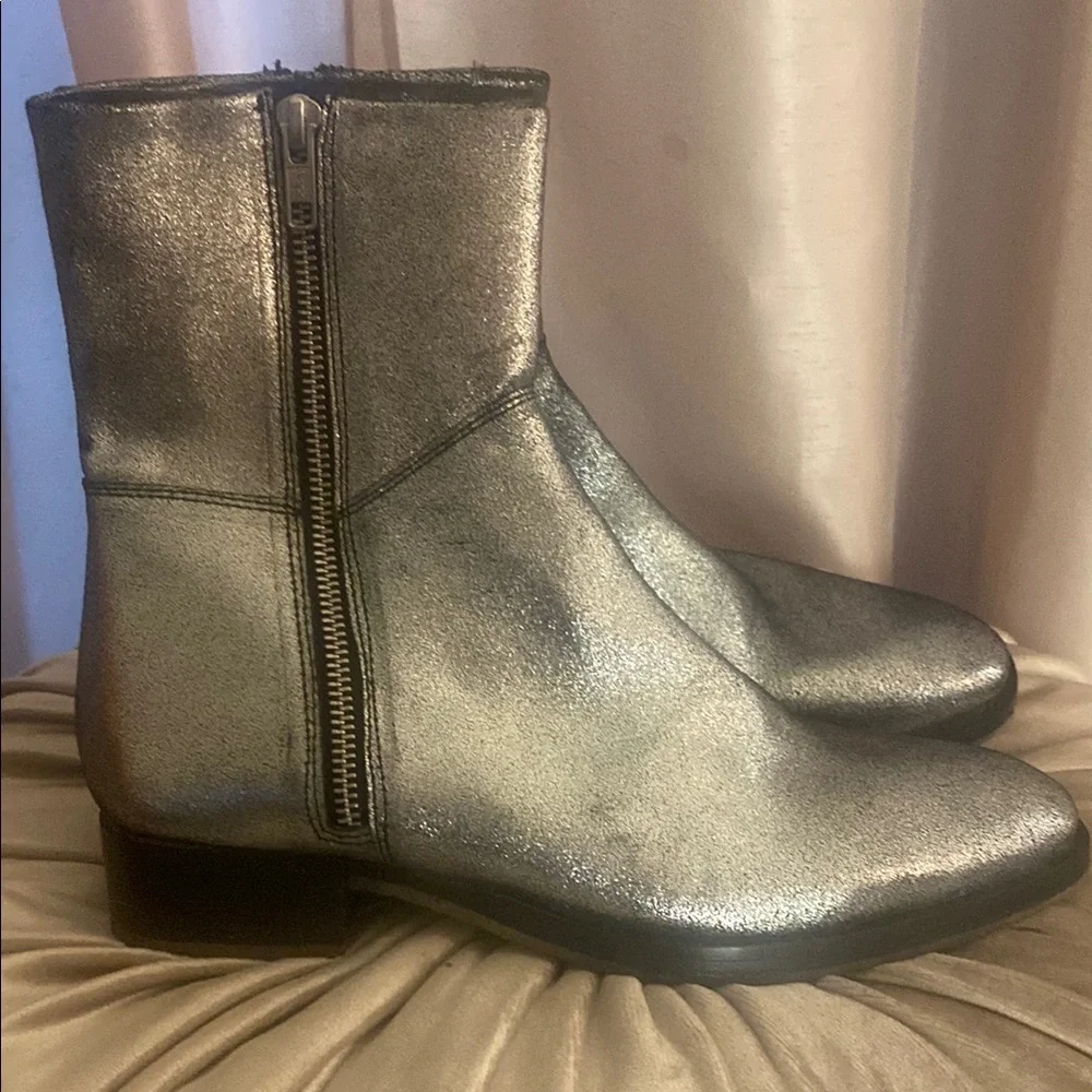 FREE PEOPLE Luna Womens Leather Ankle Zipper Boots metallic size 8 Silver ๐ New - Picture 1 of 10
